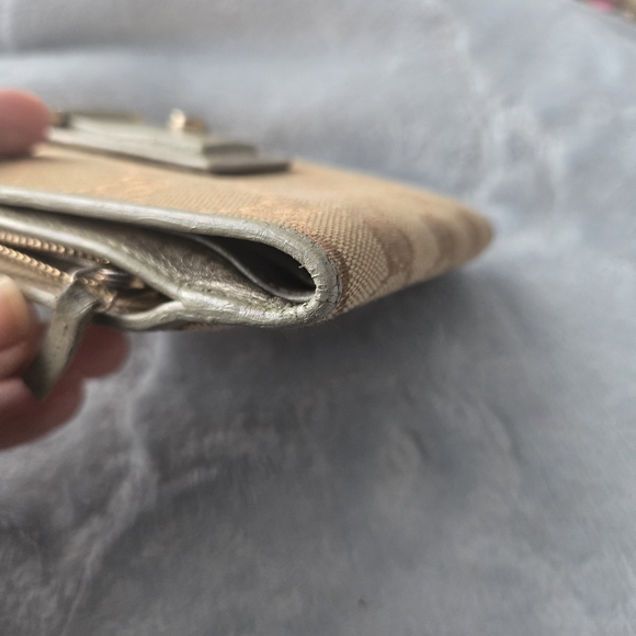 Abbey Gucci Compact Wallet - Picture 12 of 17